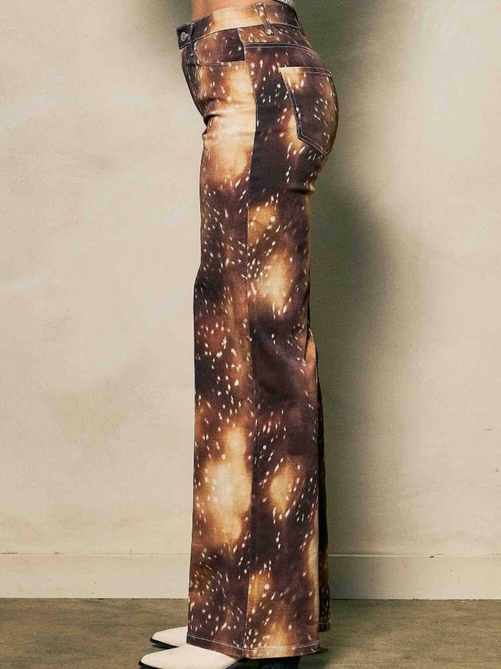 NWT Vibrant M.i.U. Bambi Deer Print Wide Leg Jeans Brown Fawn - Picture 2 of 7